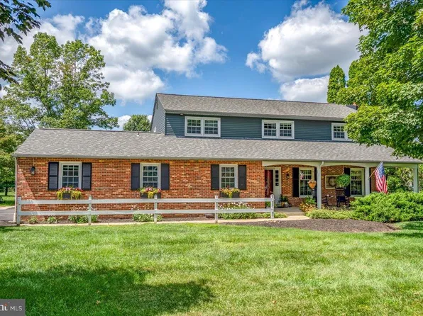 9 Tenby Chase Dr, Newark, DE 19711