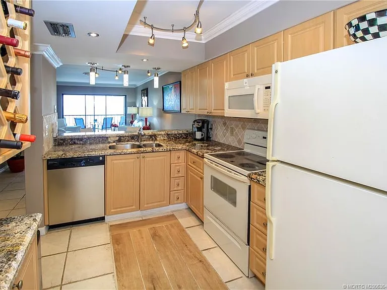4720 NE Sandpebble Trce #403 — Photo 12
