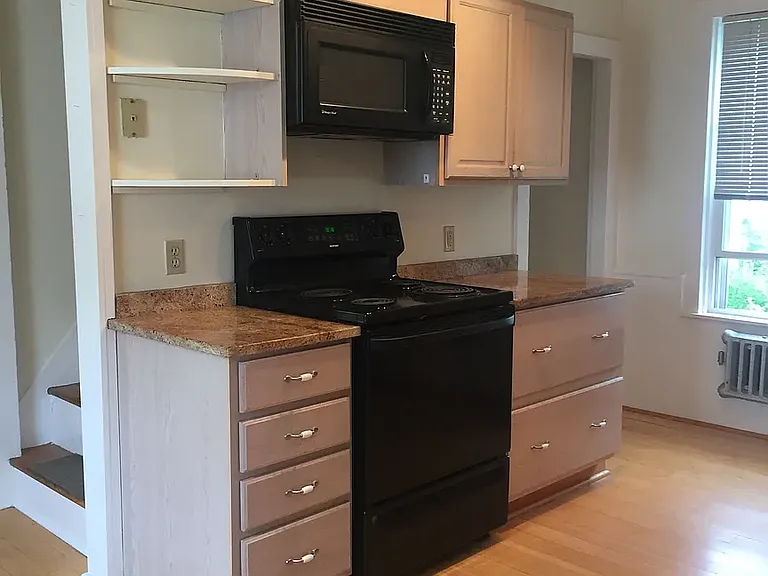 10 Green Ct — Photo 4