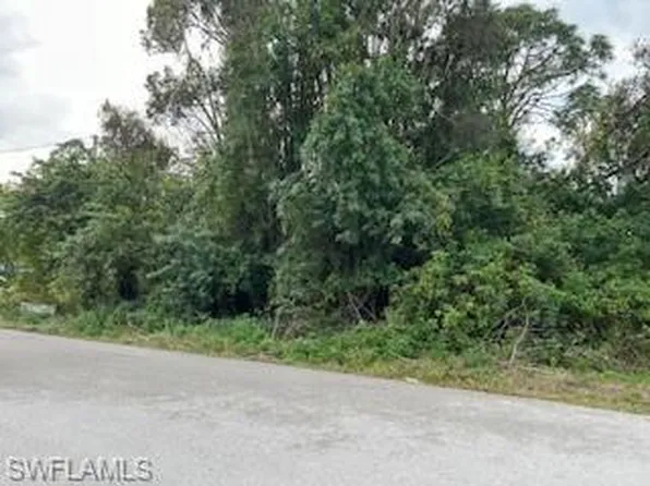 414 Broadmoor ST, LEHIGH ACRES, FL 33974