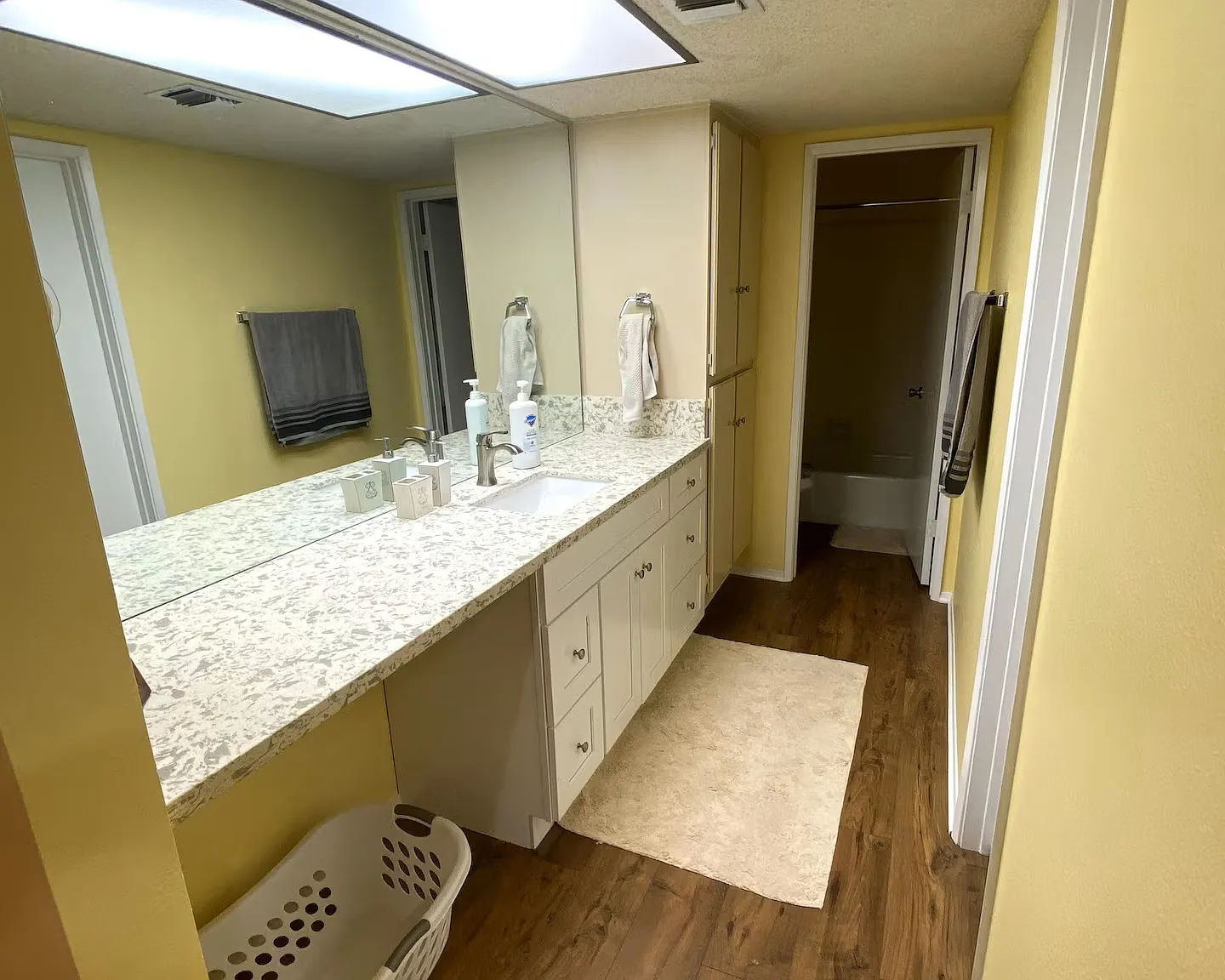 2 bed, 1250 sqft, $2,400 — Photo 2