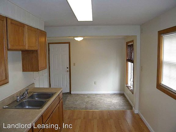 4th image of 2887 McKinley St