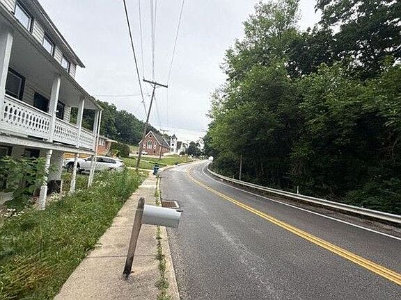 4th image of 108 S Main St