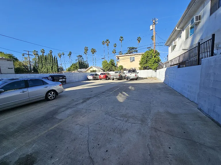 14323 Haynes St #7 — Photo 5