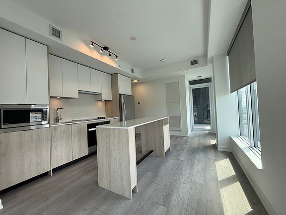 4th image of 1007 The Queensway #1409