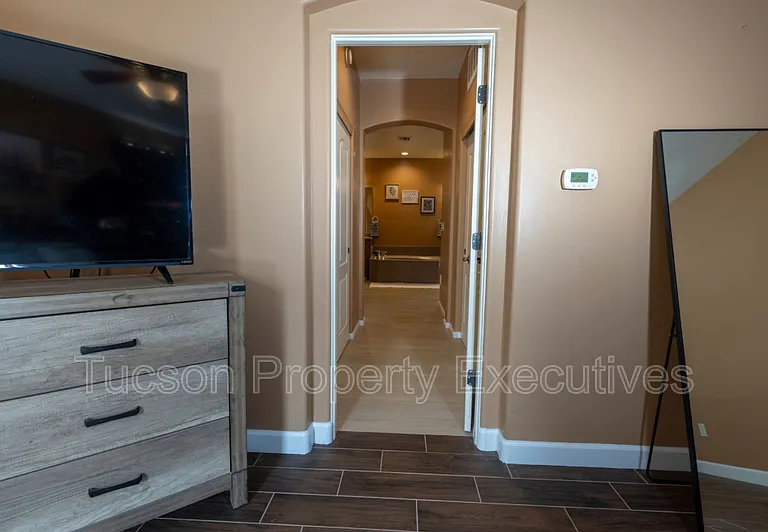 123 E Castlefield Cir — Photo 14