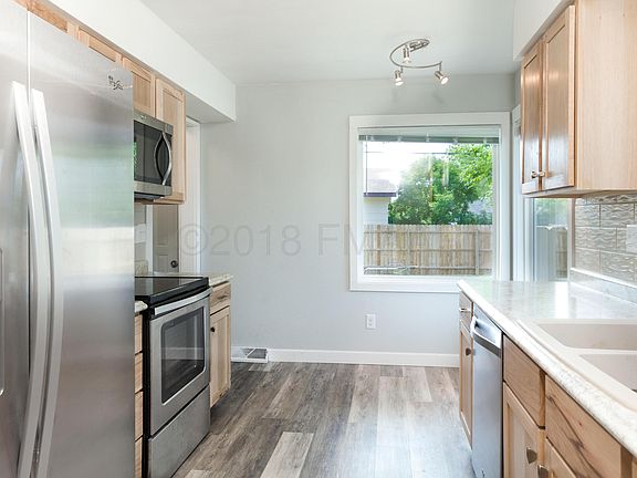 5th image of 206 6th Ave E