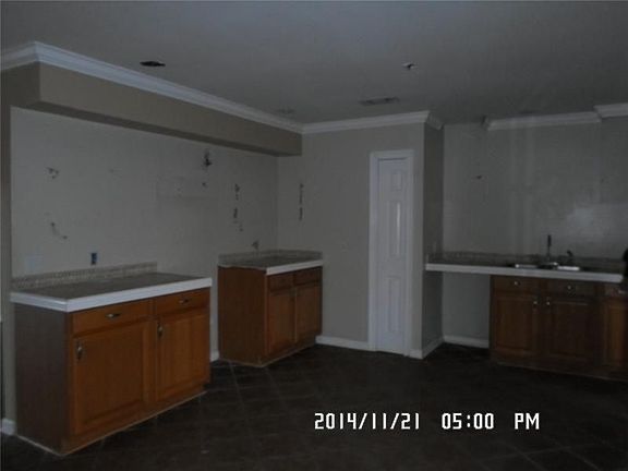 4th image of 2612 Creely Dr