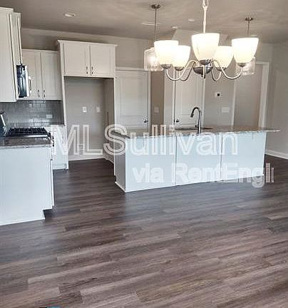 4th image of 125 McDowell Ln