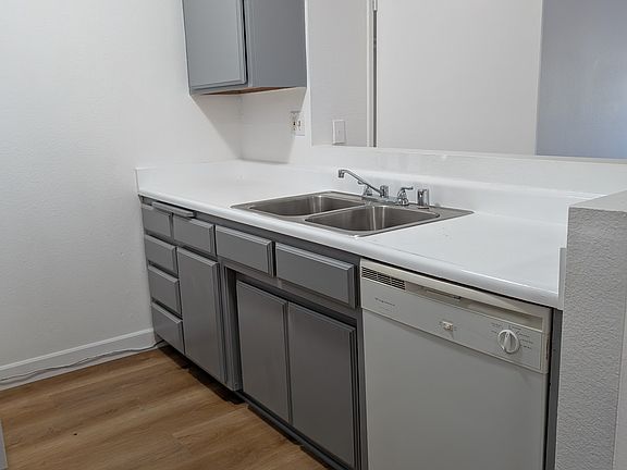3rd image of 5269 Satsuma Ave #1