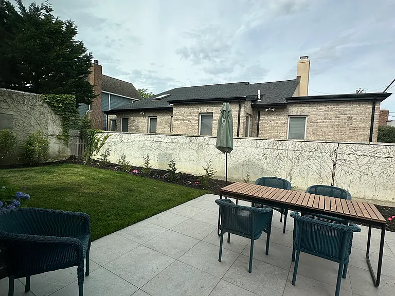 87 Cayuga Ave — Photo 18