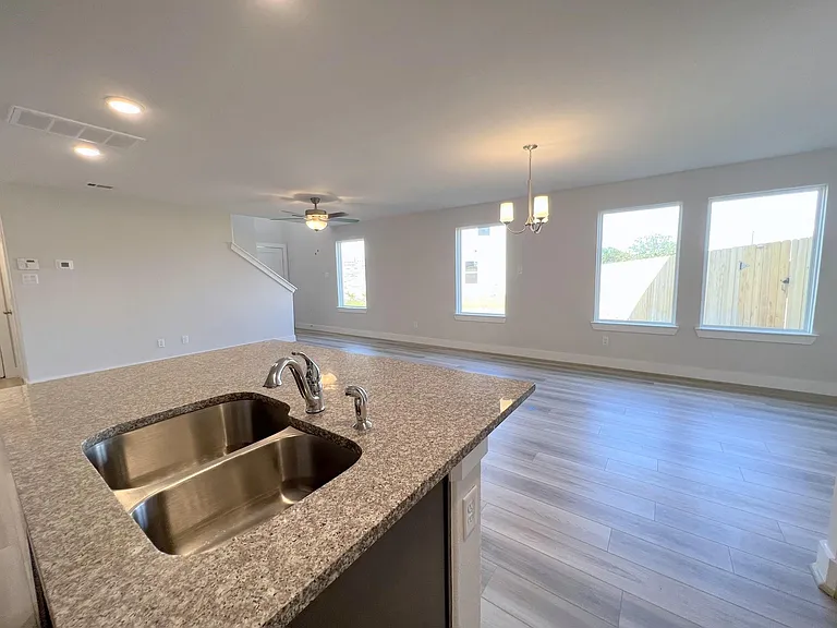 7002 Cedar Breeze Ct — Photo 8