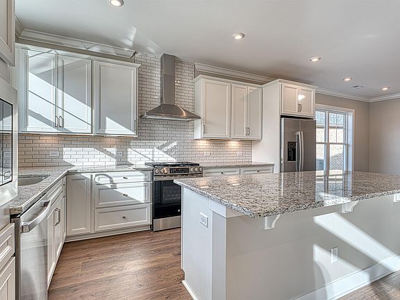 5th image of 7017 Barlow Ct