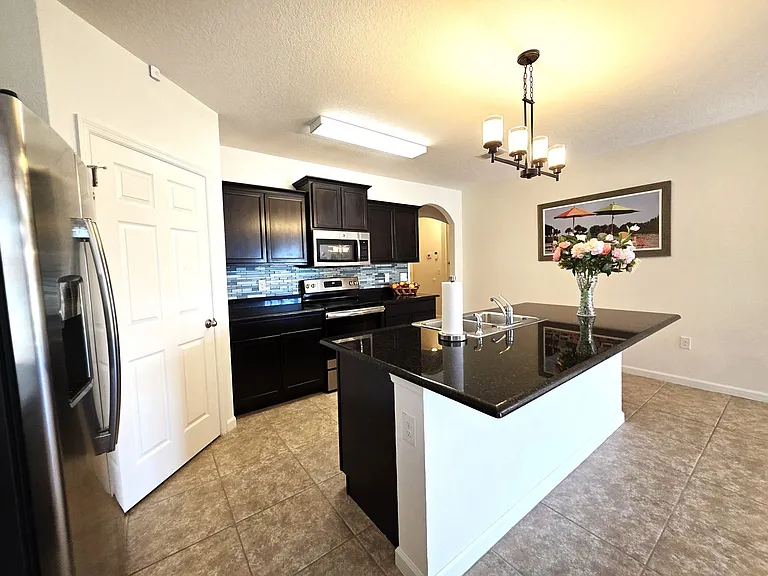 1440 Lexington Sq SW — Photo 9