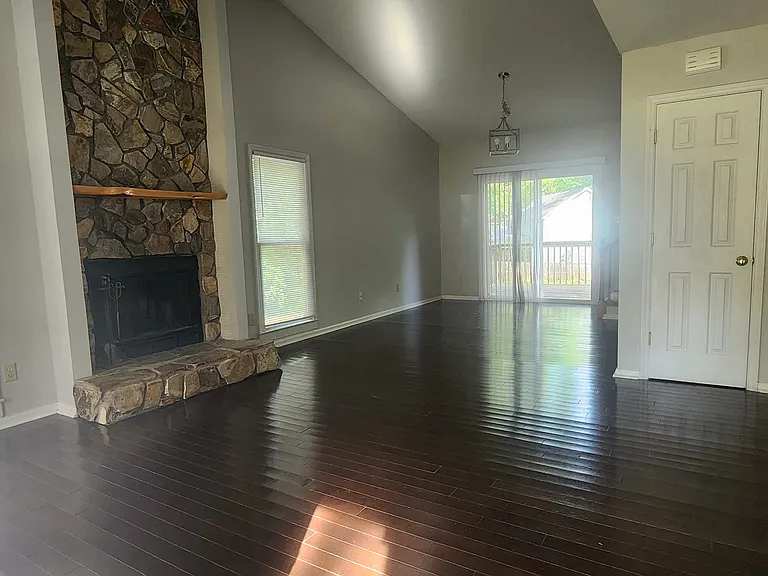 3317 Windsor Dr — Photo 5