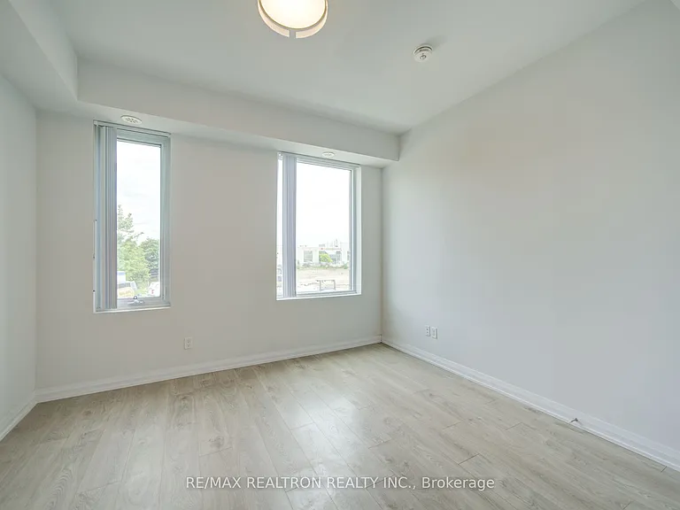 1050 Portage Pkwy #Townhouse 33 — Photo 23