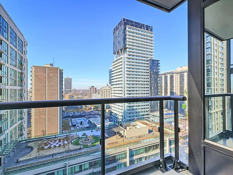 223 Redpath Ave — Photo 86