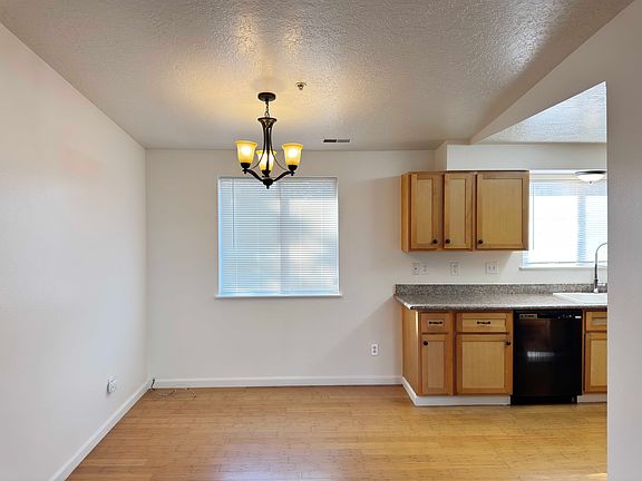 3rd image of 296 Mather St APT 4