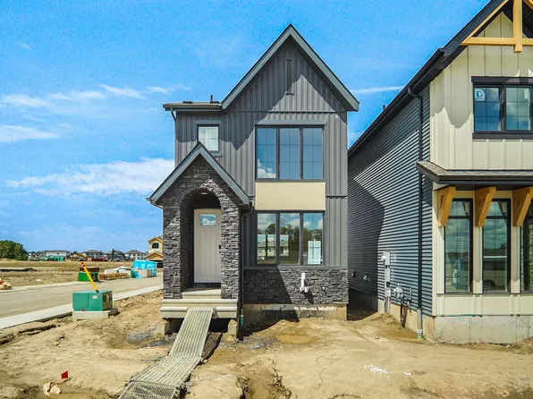 1308 9th St NW, Edmonton, AB T6T 2V3