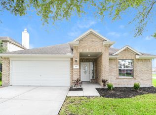 302 Glade Bridge Ln, Dickinson, TX 77539