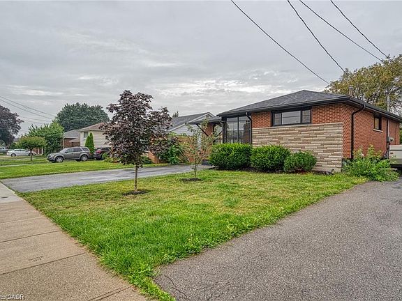 4th image of 1141 Mohawk Rd E