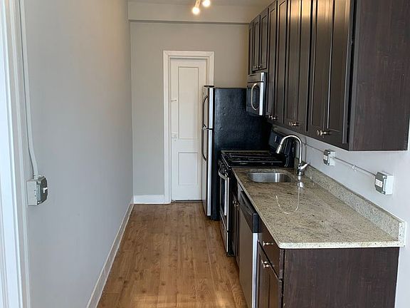 4th image of 1204 W Granville Ave #202
