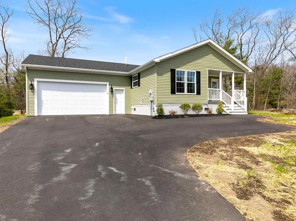 11 Ashleys Way, Seabrook, NH 03874