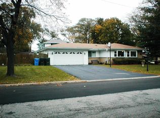 2340 Fernwood Dr, Glenview, IL 60025