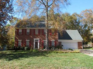 1617 Rocky Glen Ln, Charlotte, NC 28214