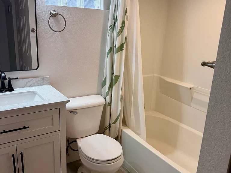 122 N Lewis St #B — Photo 7