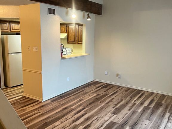 2nd image of 1322 Bluffview Dr APT 3