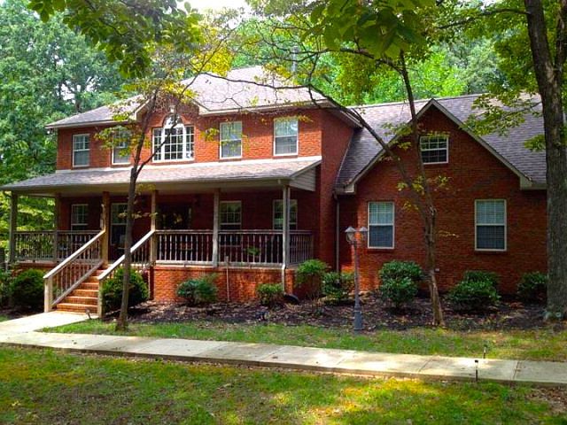 2nd image of 121 Seminole Ln