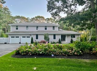 3 Mizzenmast Dr, Mashpee, MA 02649