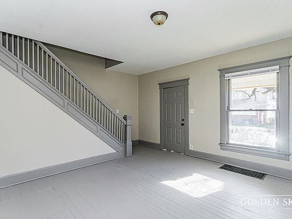 3rd image of 1114 Mourer St