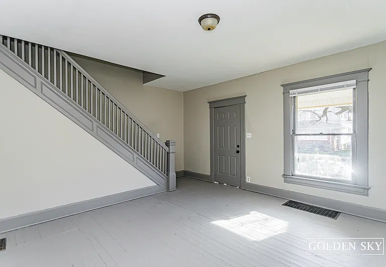1114 Mourer St — Photo 3