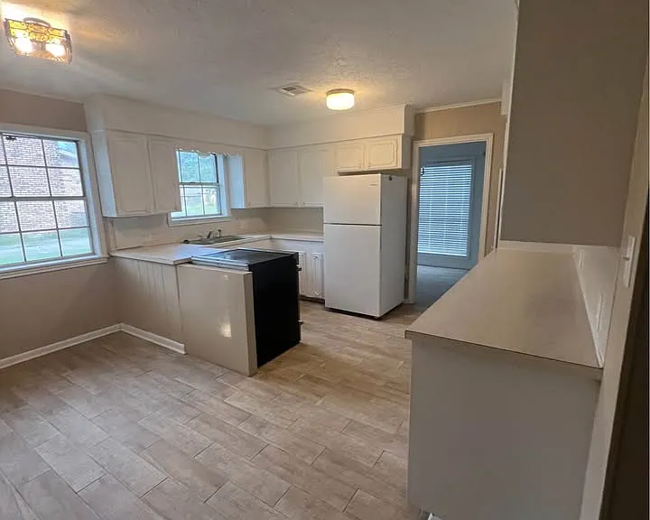 1710 Stevenson St — Photo 4