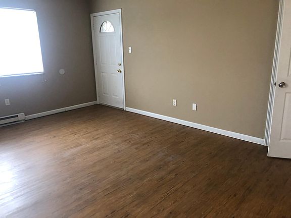 3rd image of 1332 Cherry Hill Dr APT 2