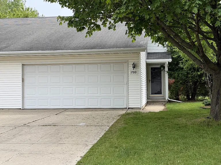 700 Parkview Rd — Photo 4