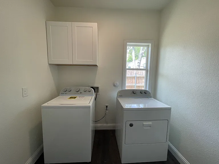 1302 E Humbolt St — Photo 8