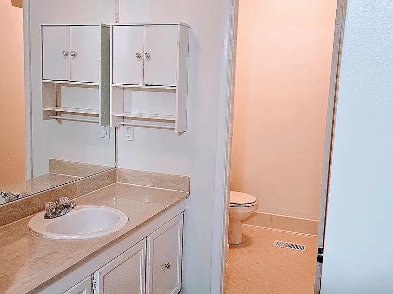 6722 S Lewis Ave — Photo 20