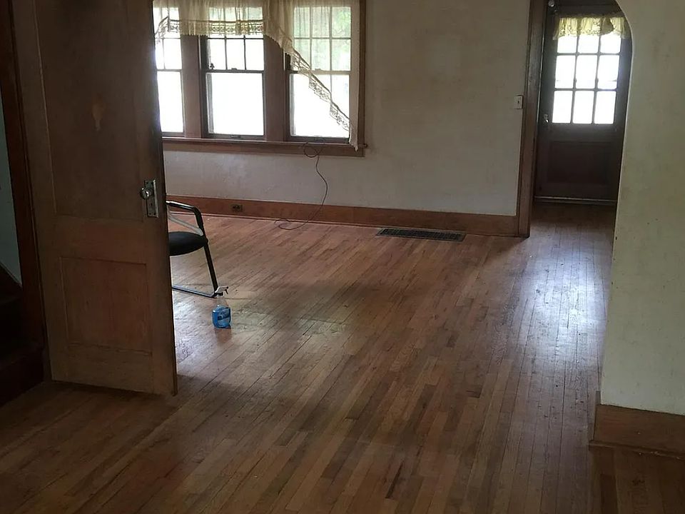 2nd image of 2118 Washington St