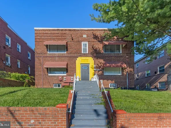 520 44th St NE, Washington, DC 20019