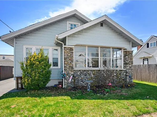 525 Willett Ave, Riverside, RI 02915