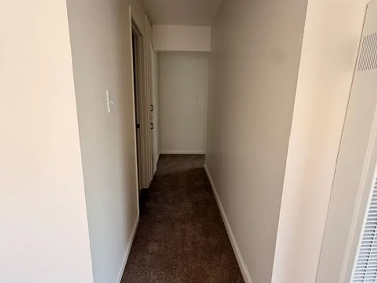 Dixon Townhouse — Photo 30