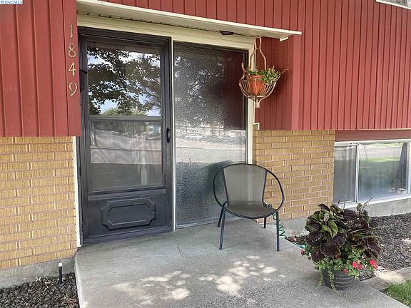 2nd image of 1849 Stevens Dr