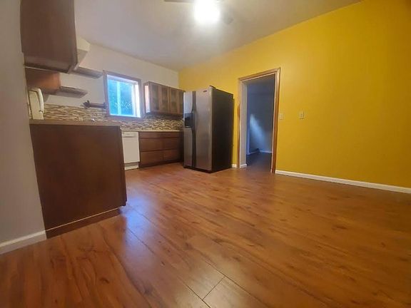 5th image of 371 Kline Ave
