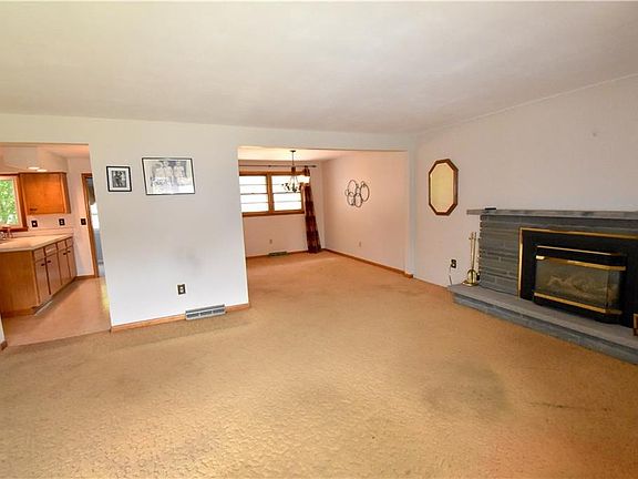 4th image of 204 Colony Park Dr