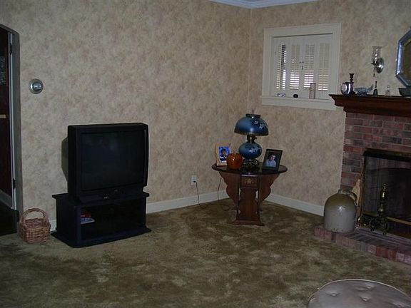 5th image of 442 Brook St