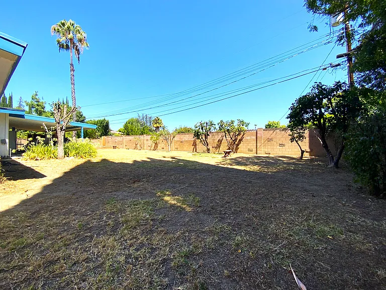 22545 Hatteras St — Photo 23