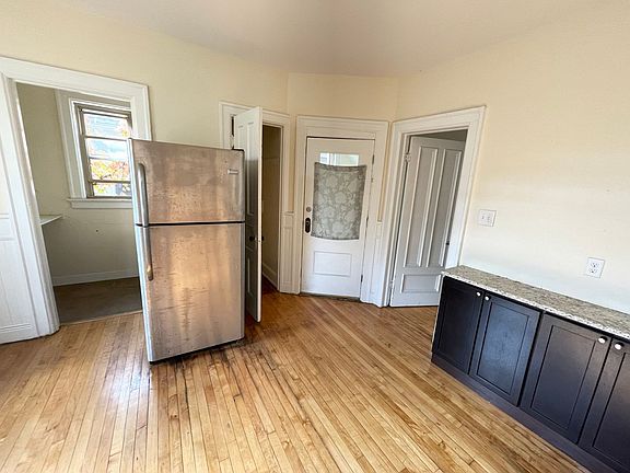 3rd image of 2713 N Fratney St #2715